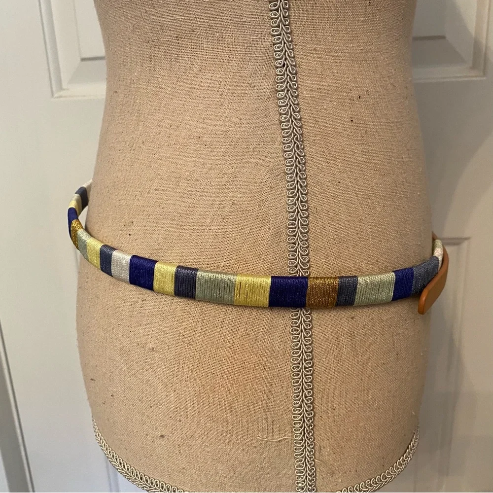 J. CREW BELT SKINNY TAN LEATHER MULTI COLOR WHITE BLUE GREEN THREAD WRAP SIZE L